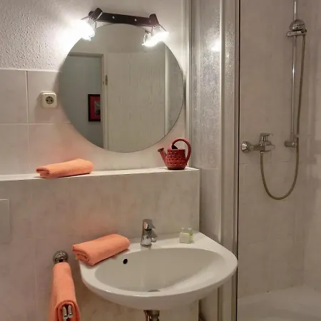Apartment Ferienwohnung O1 *
