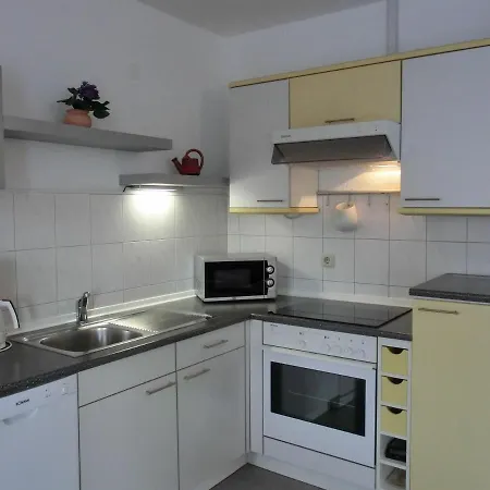 Apartment Ferienwohnung O1 *